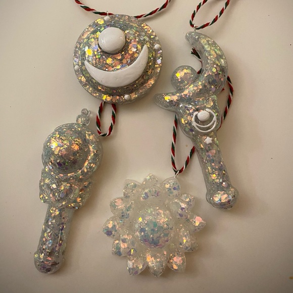 3/20$ Sailor Moon Christmas Ornament | Brooch - Picture 6 of 9